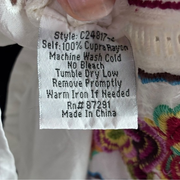 JOHNNY WAS EMBROIDERED EYELET BOHO PULLOVER TUNIC TOP - Picture 16 of 16